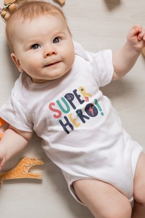Süper Kahraman Hero Baskılı Kısa Kollu Beyaz Bebek Body Badi Zıbın 5370