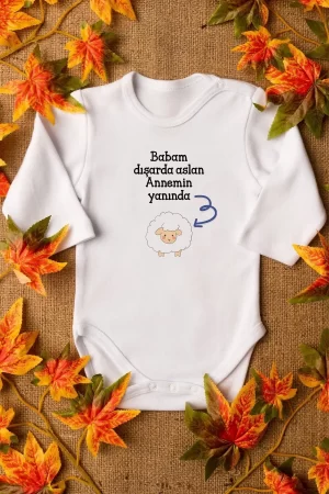Babam Dışarda Aslan Annemin Yanında Kuzu Yazılı Bebek Body Badi Zıbın 5131-U