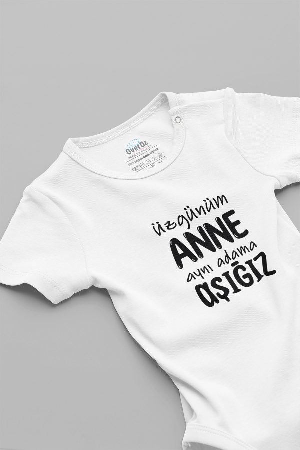 Üzgünüm Anne Aynı Adama Aşığız Bebek Body Badi Çıtçıtlı Zıbın 5752