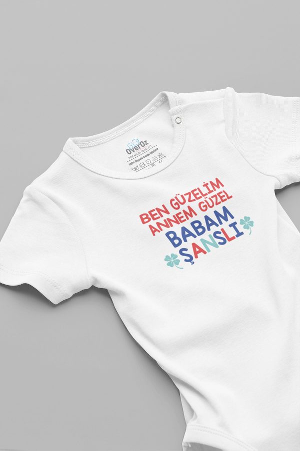 Ben Güzelim Annem Güzel Babam Şanslı Bebek Body Beyaz Badi Çıtçıtlı Zıbın 5833