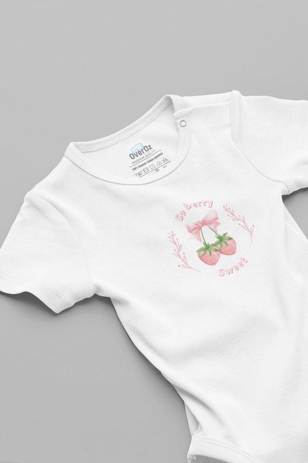 Organik %100 Pamuk Çilek Baskılı Bebek Body Beyaz Badi Çıtçıtlı Zıbın 5857