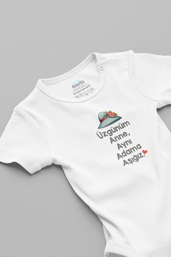 Üzgünüm Anne Aynı Adama Aşığız Baskılı Bebek Body Çıtçıtlı Badi Zıbın Tulum 5885