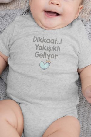 Dikkat Yakışıklı Geliyor Yazılı Bebek Body Çıtçıtlı Zıbın Tulum 5901-G