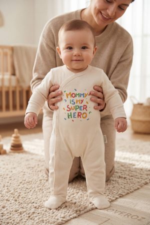 Annem Bir Süper Kahramandır Yazılı Baskılı Patikli Bebek Tulumu